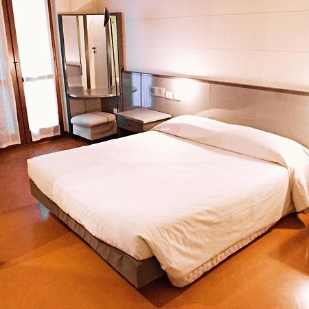 Hotel Franciacorta Paderno Franciacorta ภายนอก รูปภาพ