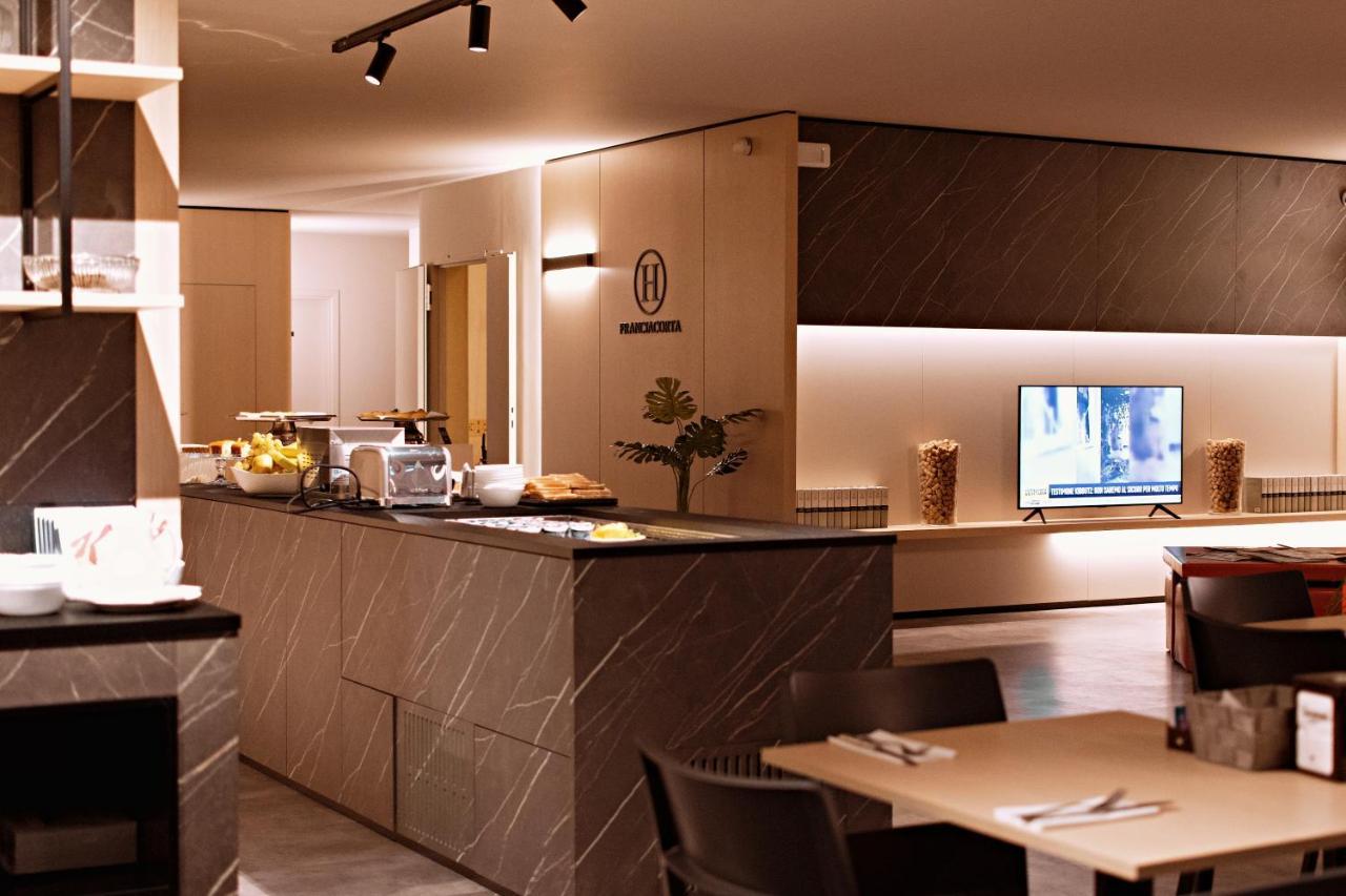 Hotel Franciacorta Paderno Franciacorta ภายนอก รูปภาพ
