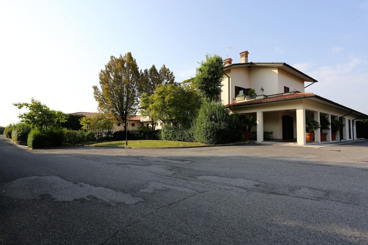 Hotel Franciacorta Paderno Franciacorta ภายนอก รูปภาพ